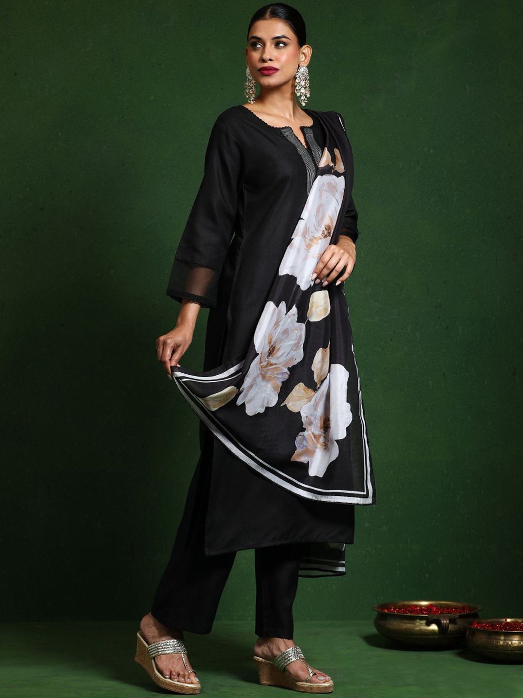 Varanga Thread Work Notch Neck Straight Kurta With Trousers And Dupatta