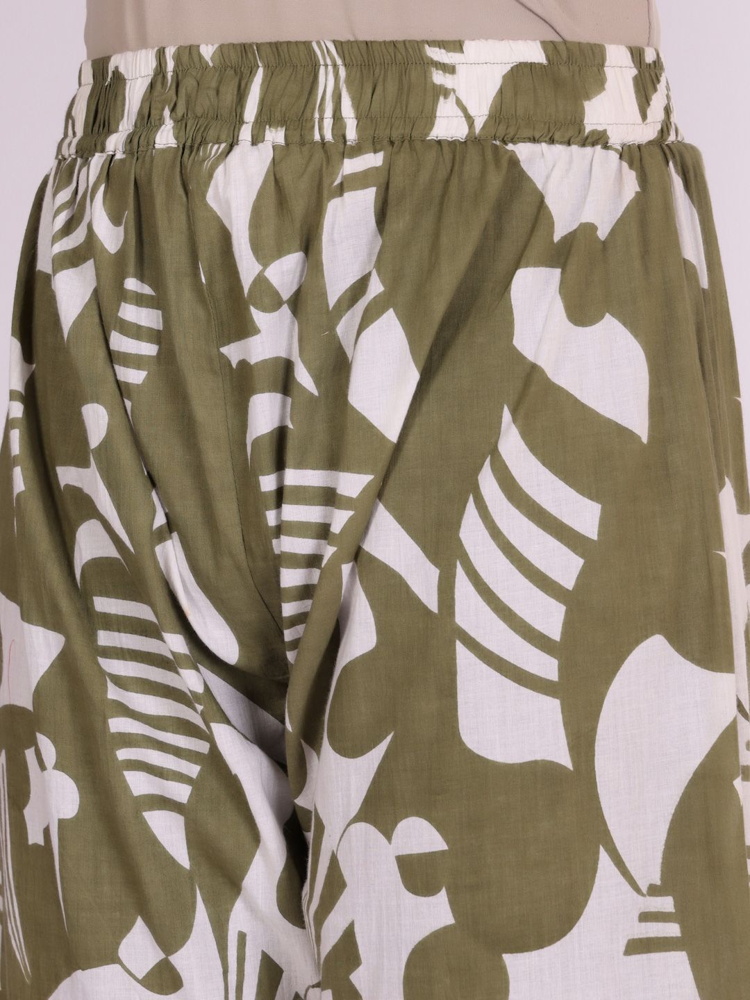 Varanga Floral Printed V-Neck Straight Kurta With Trousers