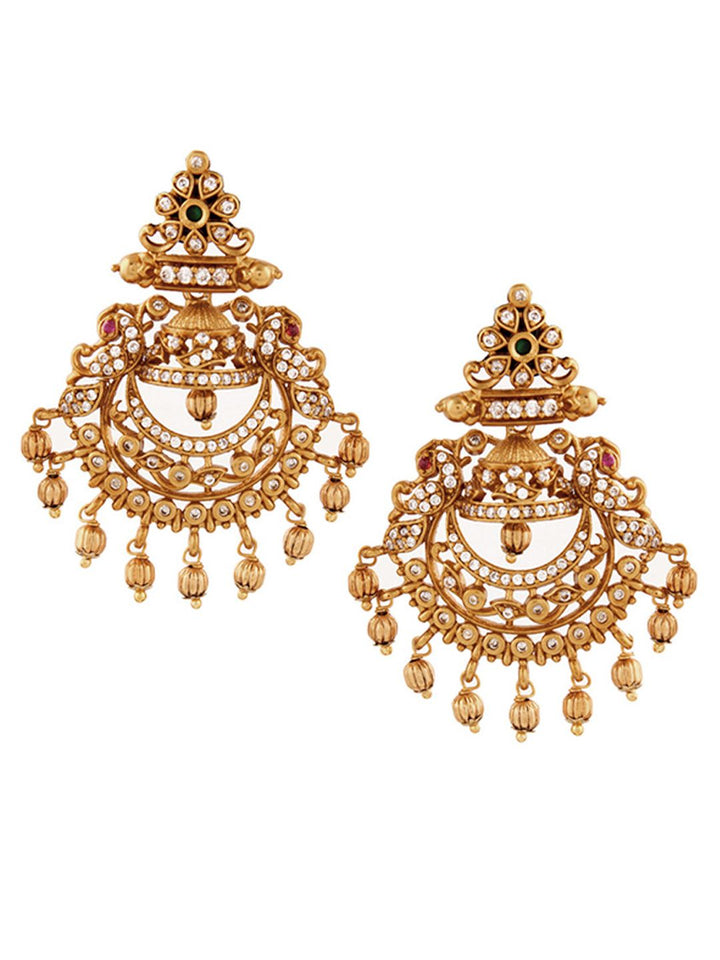 Rubans 22K Gold-Plated Emerald & Cubic Zirconia Studded Chandbali Anting-anting dengan Manik Emas