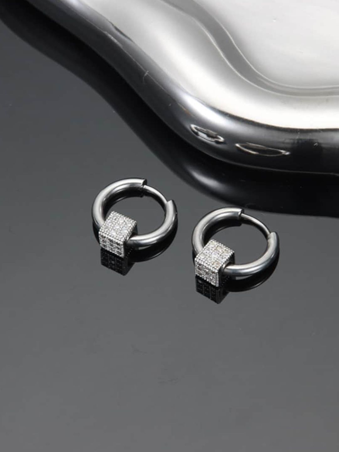 Anting -anting gelung kontemporari masin