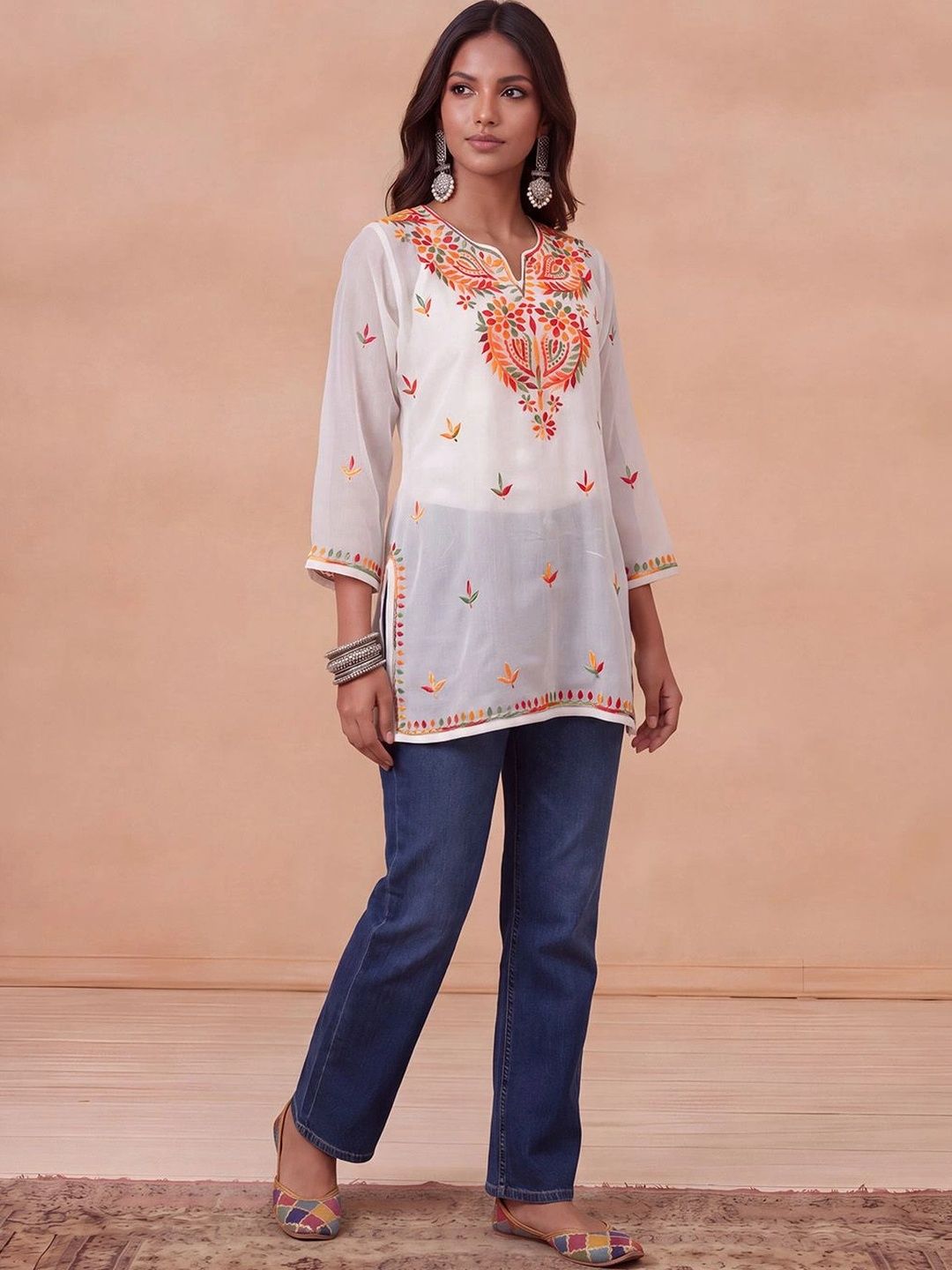 Rumah Wanita Chikankari Motif Etnik Sulaman Benang Karya Georgette Kurta