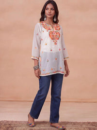 Rumah Wanita Chikankari Motif Etnik Sulaman Benang Karya Georgette Kurta