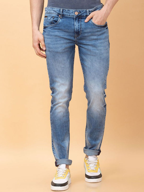 Menjadi Lelaki Manusia Slim Sesuai dengan Mid-Rise Heavy Fade Jeans