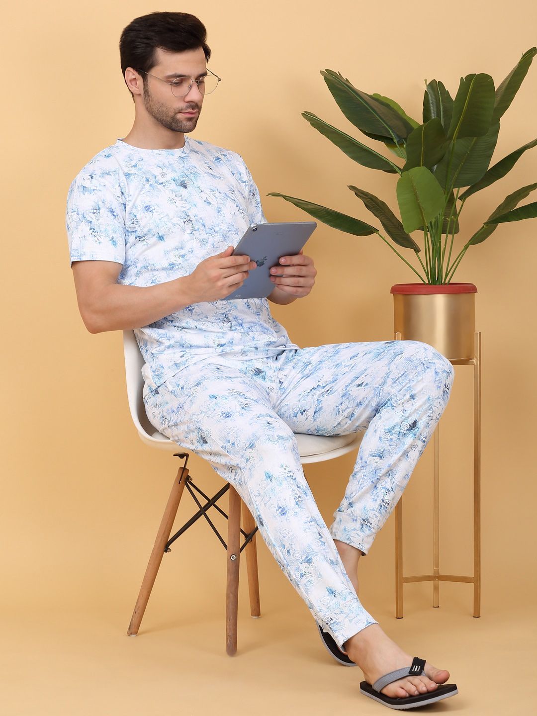 Sweet Dreams White & Blue Abstract Printed Round Neck Night suit