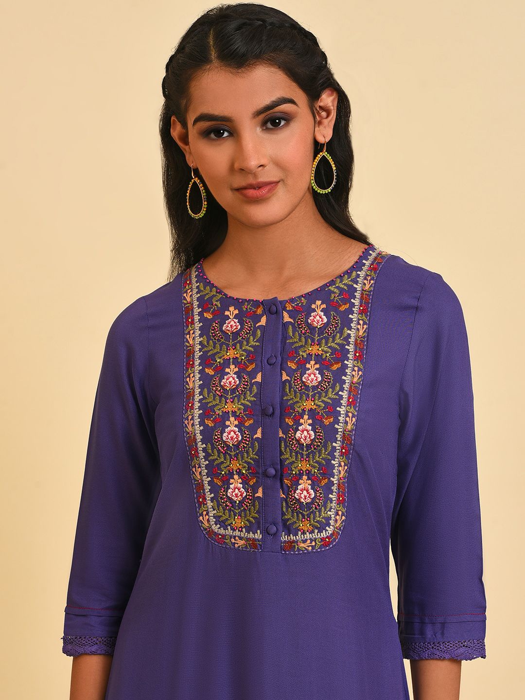 W Floral Yoke Design Thread work Regular Thread Work Kurta With Trousers