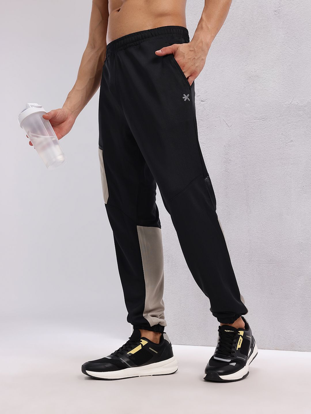 HRX by Hrithik Roshan Men Colourblocked Mid-Rise Rapid-Dry Regular Fit Running Joggers