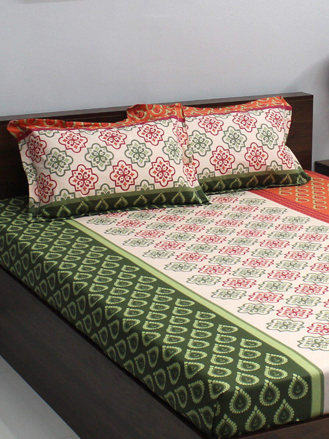 BOMBAY DYEING Pink & White Ethnic Motifs 110 TC Queen Bedsheet with 2 Pillow Covers
