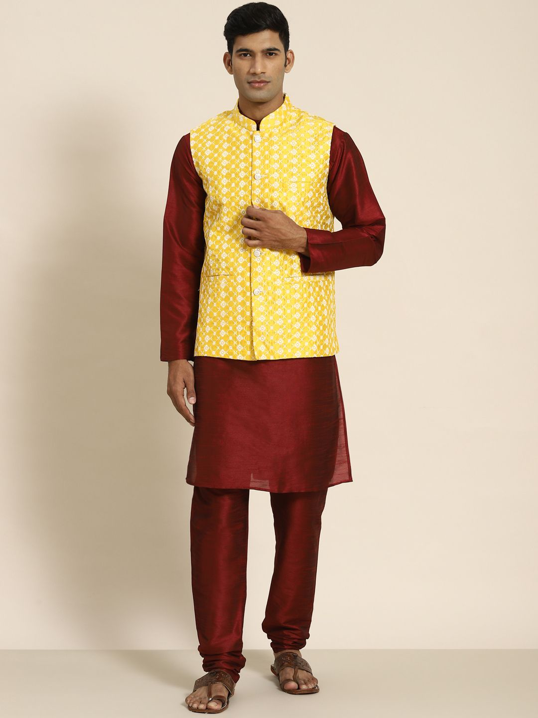 SOJANYA Kurta Rekaan Tenunan Lelaki dengan Churidar dengan Jaket Nehru