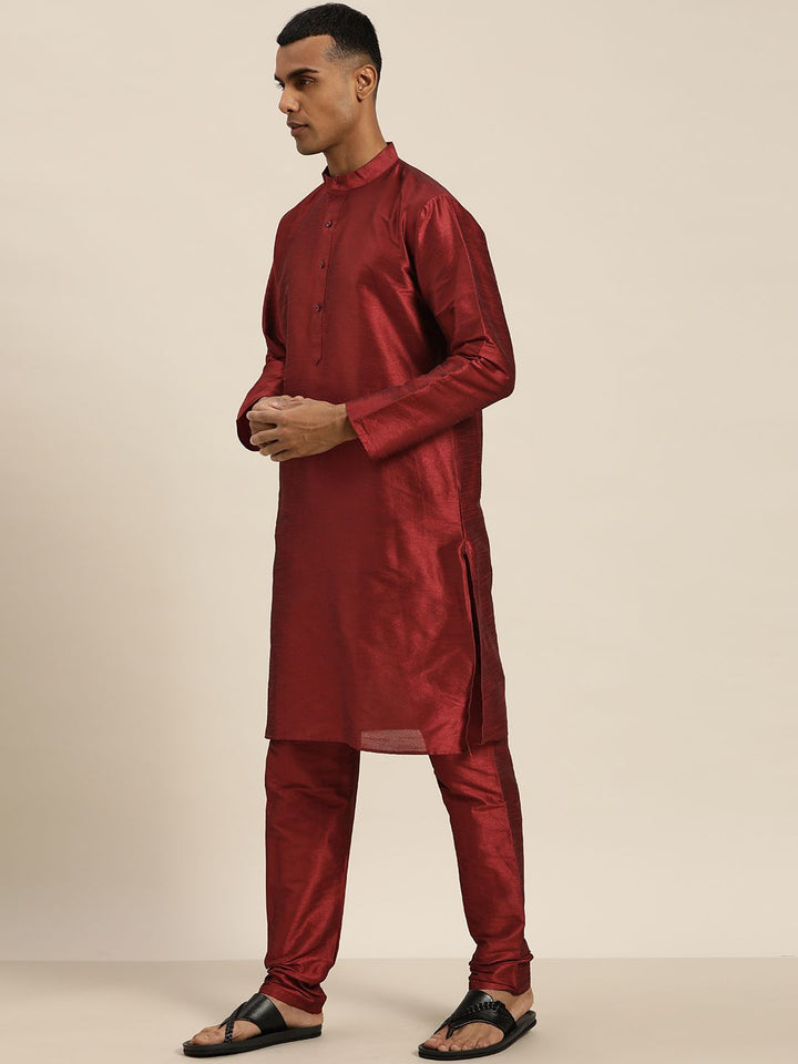 SOJANYA Men Maroon Kurta dengan Churidar dengan Jaket Nehru