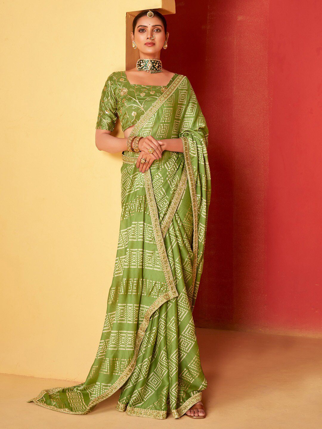 Saree mall Green Bandhani Printed Embroidered Poly Chiffon Saree