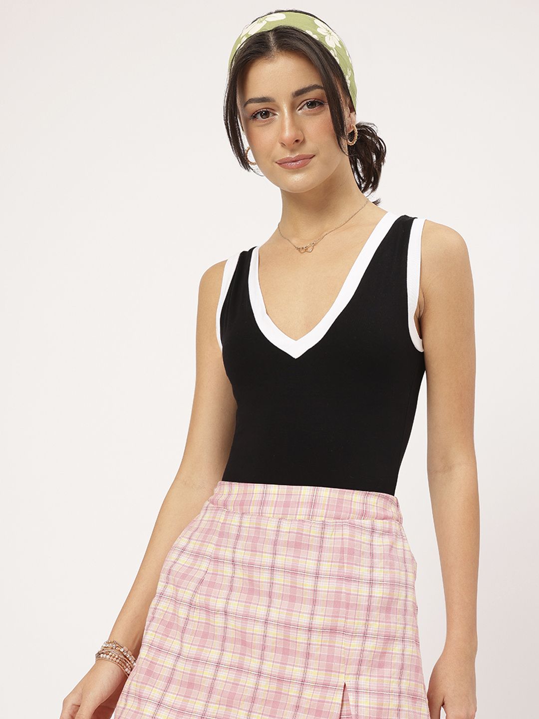 DressBerry Monochromatic Plunge V-Neck Sleeveless Bodysuit