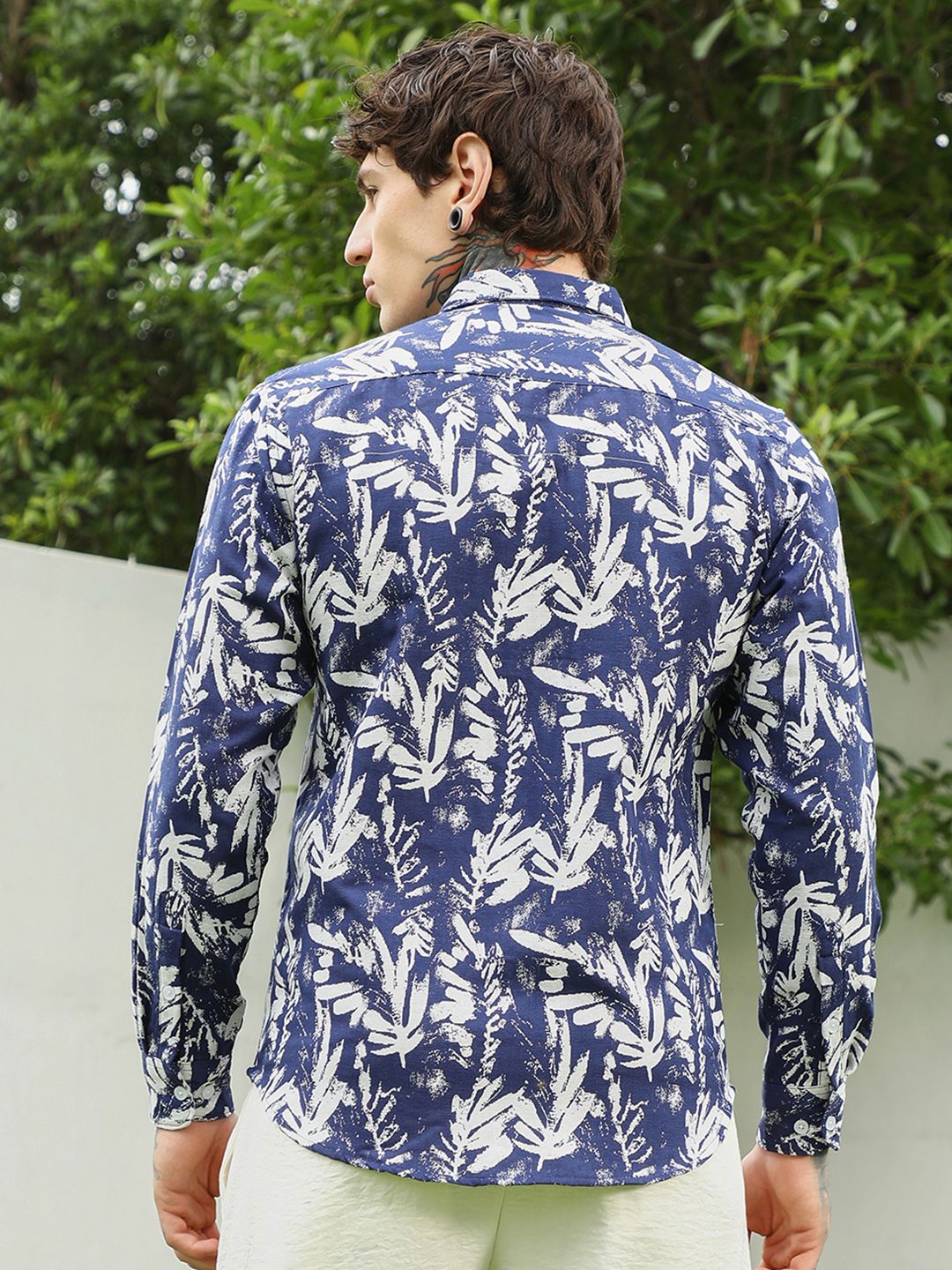 Campus Sutra Men Comfort Fit Floral Printed Spread Collar Cotton Casual Shirt