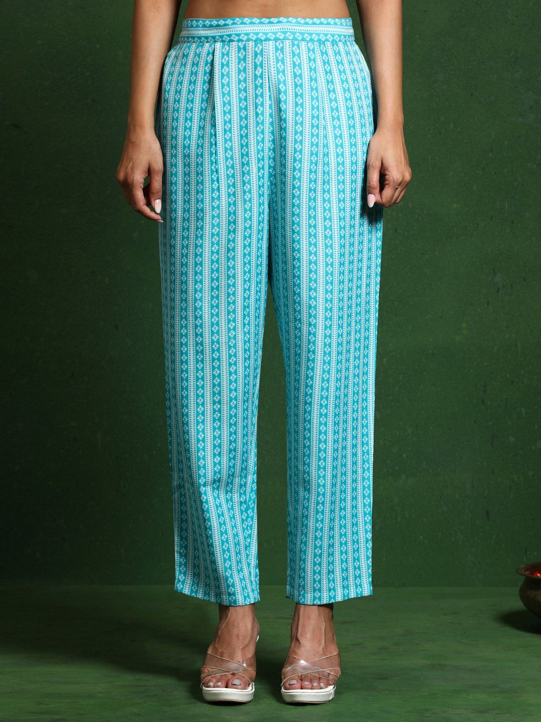Varanga Women Printed Regular Kurta with Trousers & With Dupatta