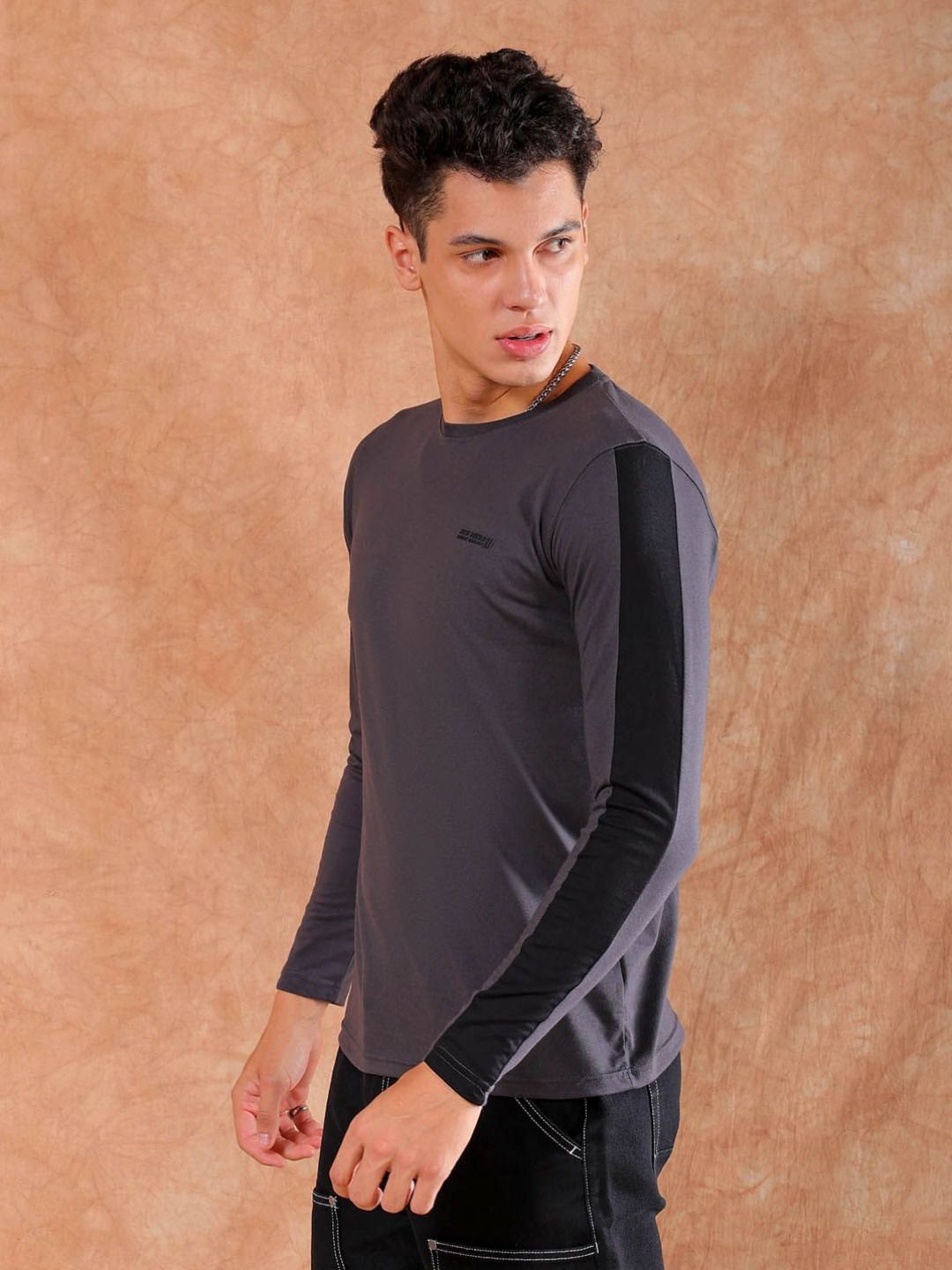 The Indian Garage Co Men Colourblocked Round Neck Slim Fit T-shirt