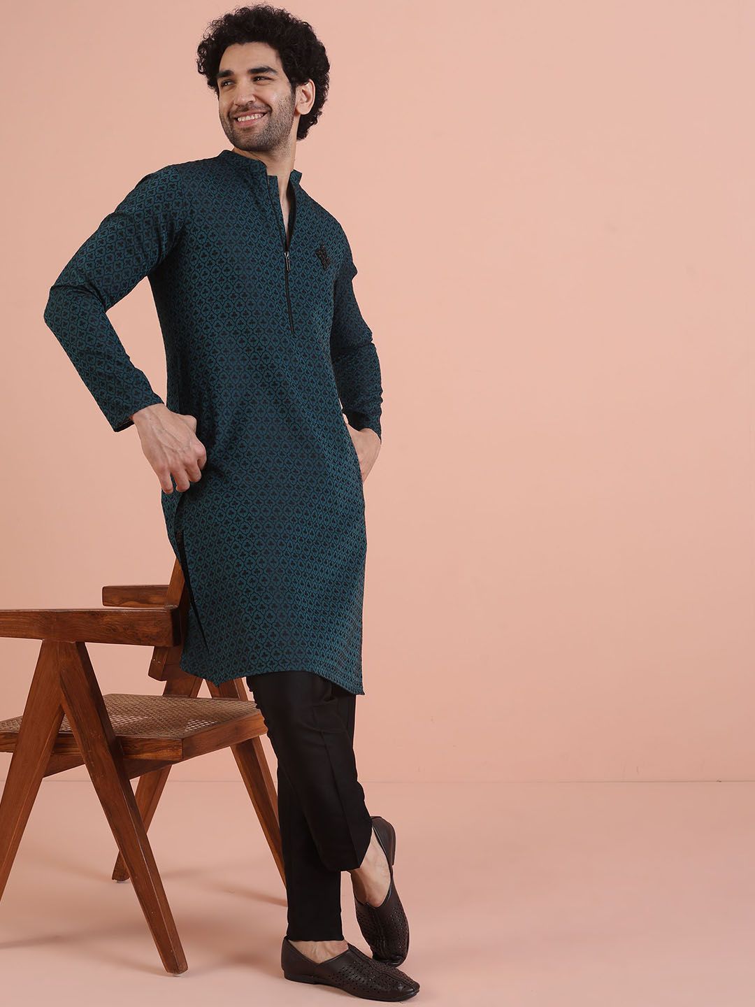 KISAH Men Floral Embroidered Kurta