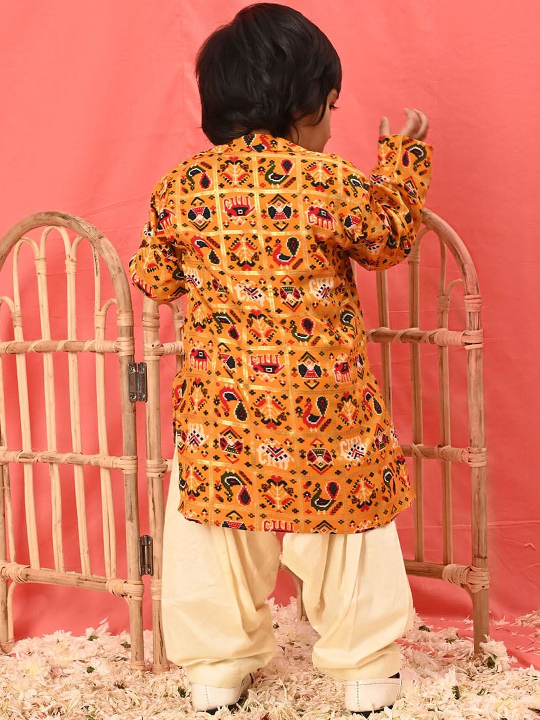 VASTRAMAY Boys Ethnic Motifs Patola Printed Band Collar Straight Kurta With Patiala