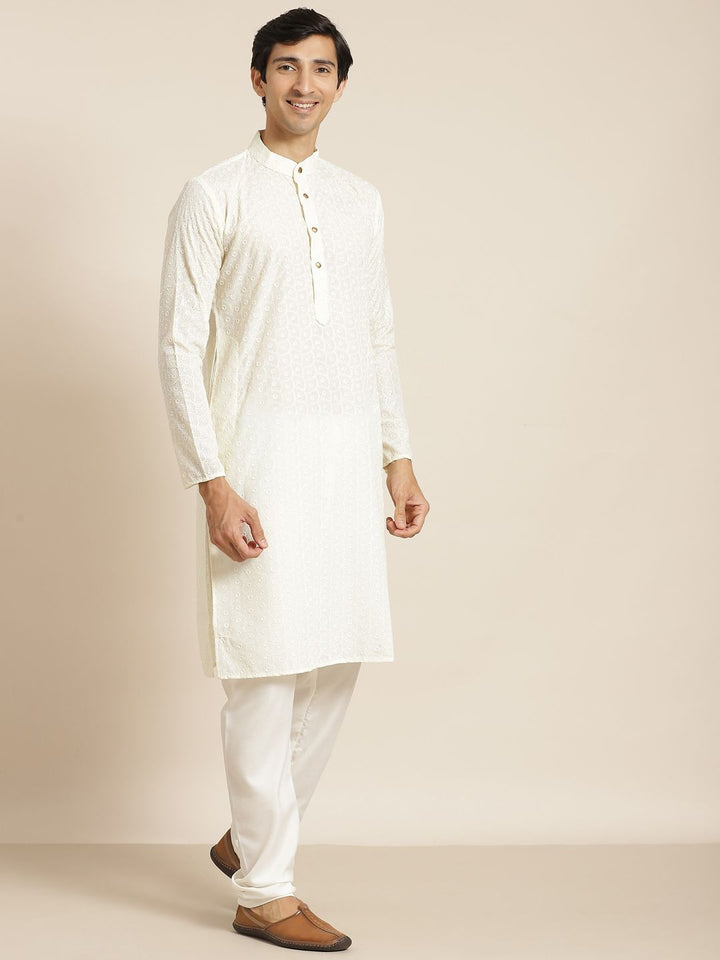 SOJANYA Lelaki Kurta Kapas Tulen Chikankari Berwarna Krim dengan Churidar & Nehrujacket