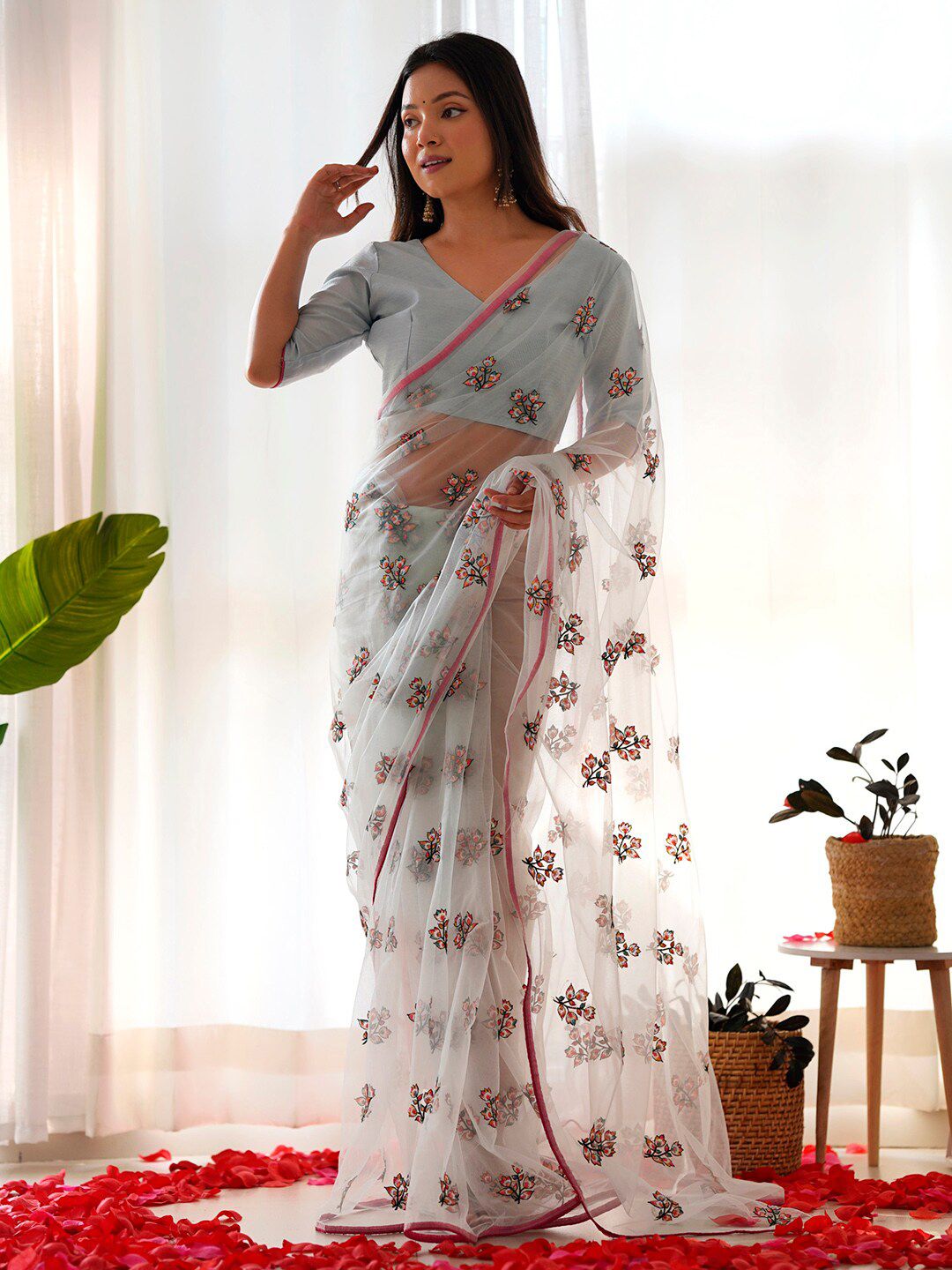 Saree mall Floral Embroidered Sequinned Net Saree