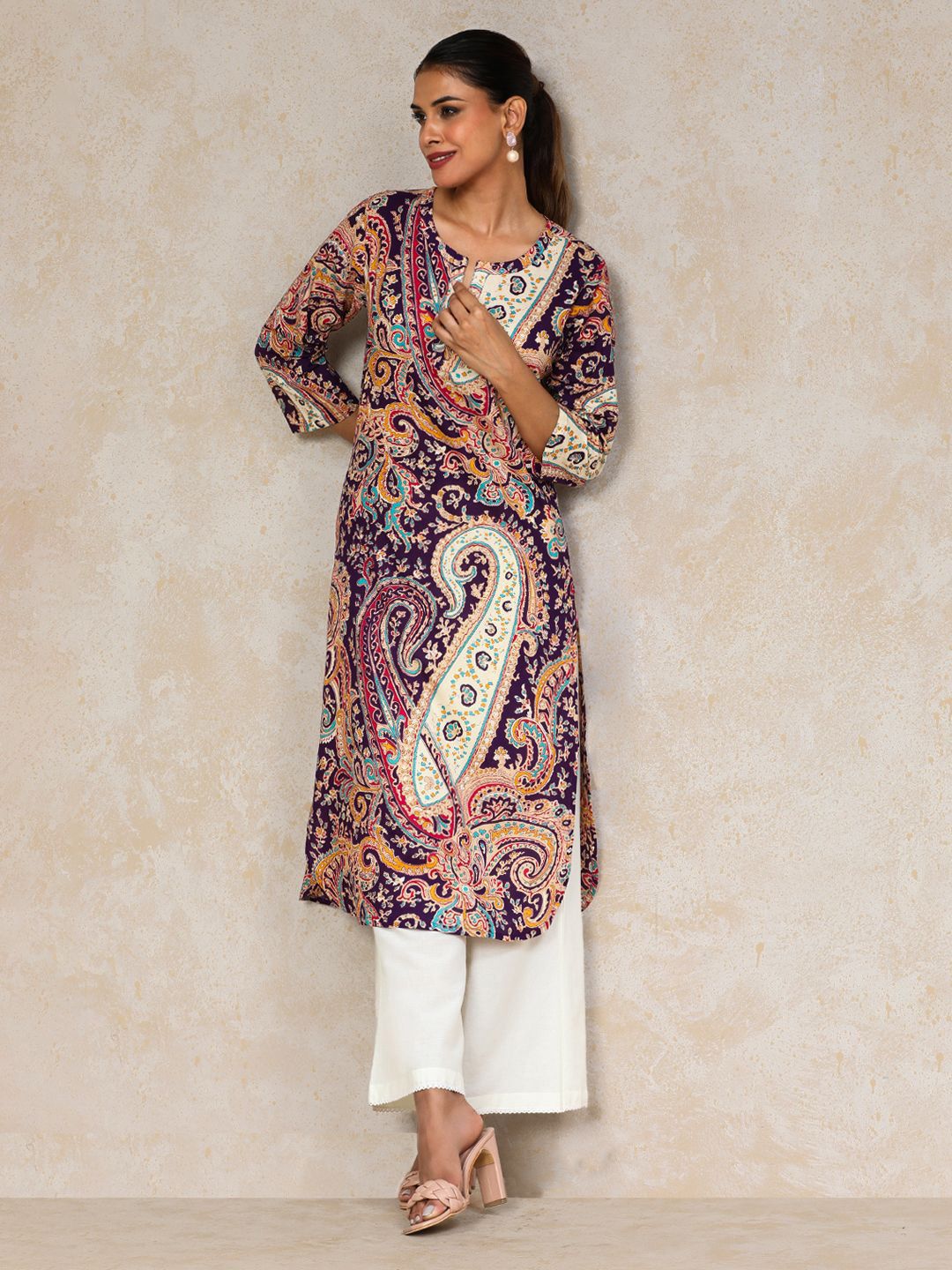Varanga Ethnic Motifs Printed Cotton Notch Neck Straight Kurta