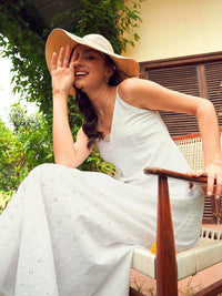 Sassafras Reka Bentuk Diri Putih Schiffli Pure Cotton A-Line Midi Dress
