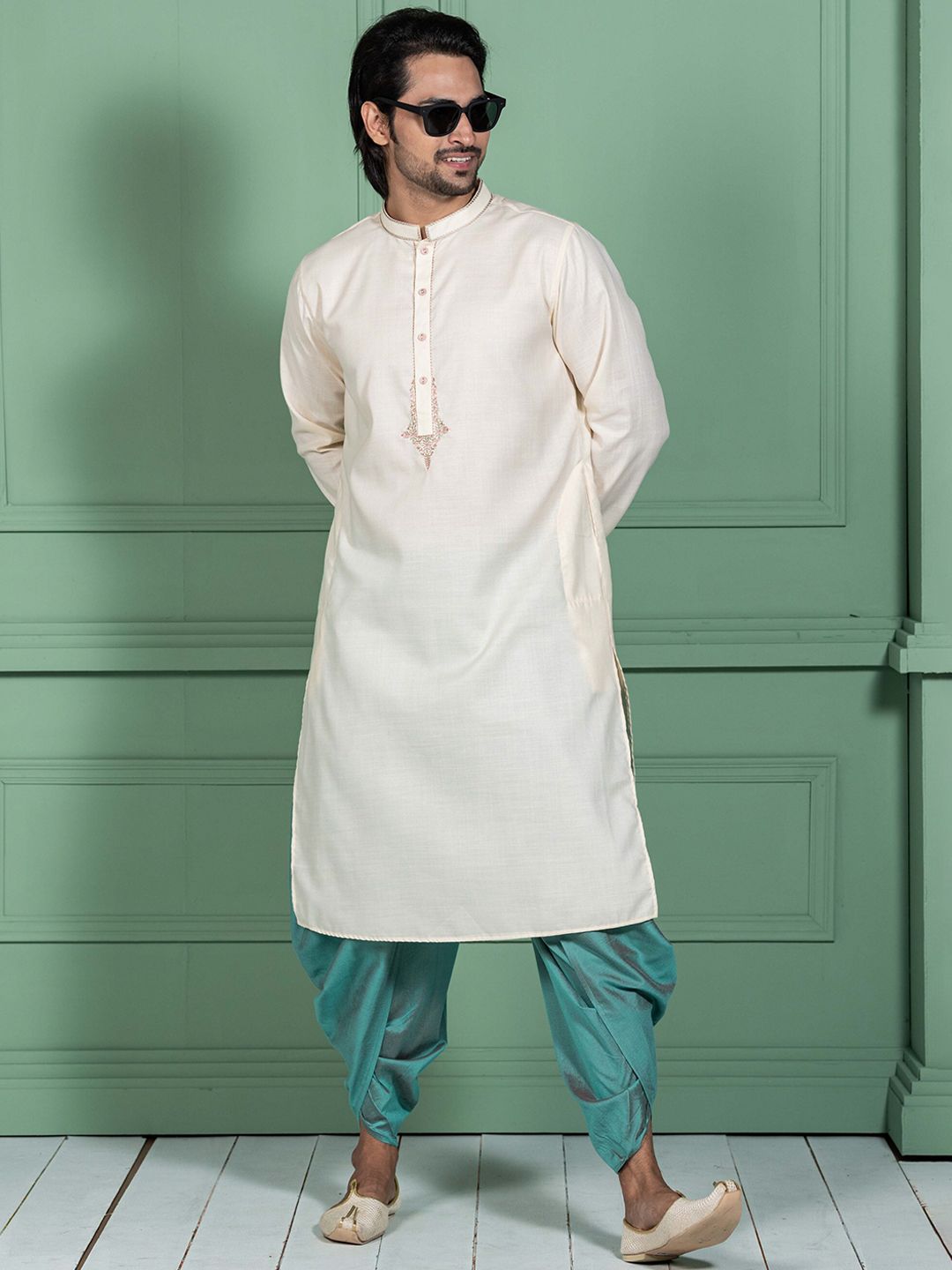 KISAH Ethnic Motif Embroidered Mandarin Collar Thread Work Kurta