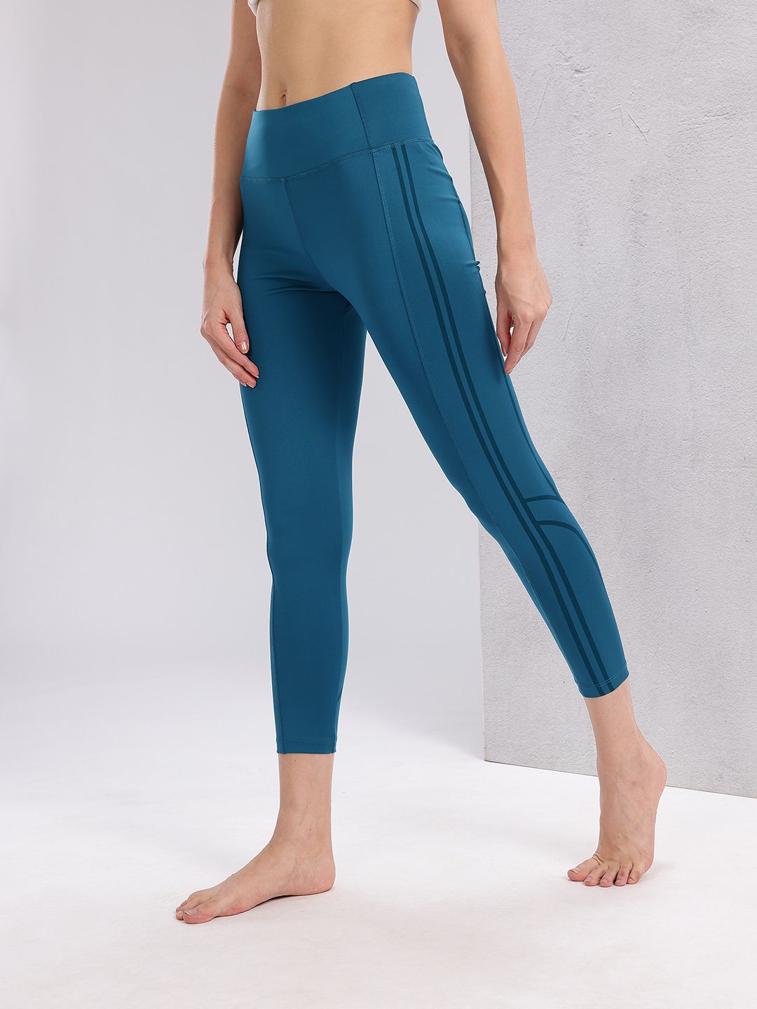HRX by Hrithik Roshan Women Rapid-Dry Cropped Yoga Tights