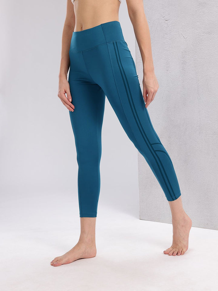 HRX by Hrithik Roshan Women Rapid-Dry Cropped Yoga Tights