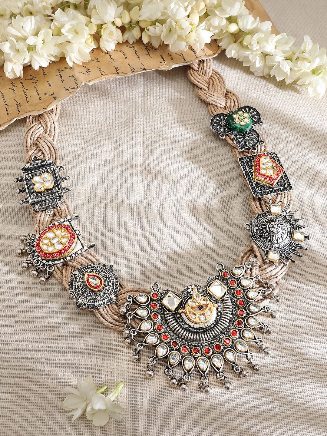 Rubans mengoksikan kalung pernyataan multicolour bold perak dengan terperinci berulir