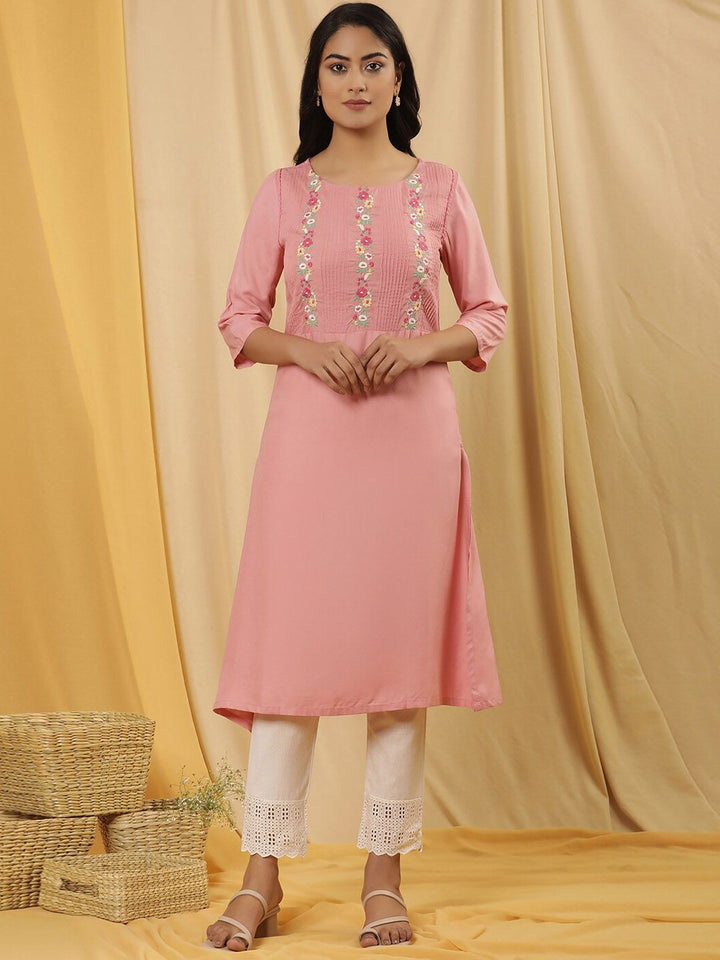 W Ethnic Motifs Empire Thread Work Kurta with Trouser