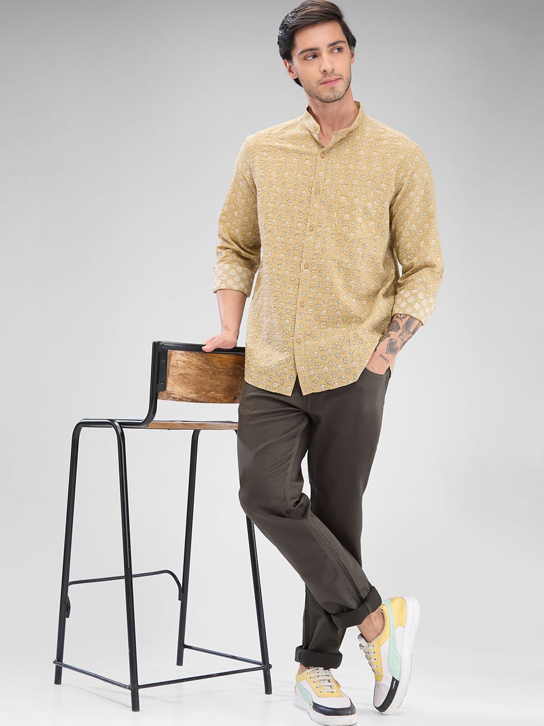 SPYKAR Men Slim Fit Floral Printed Opaque Mandarin Collar Casual Shirt
