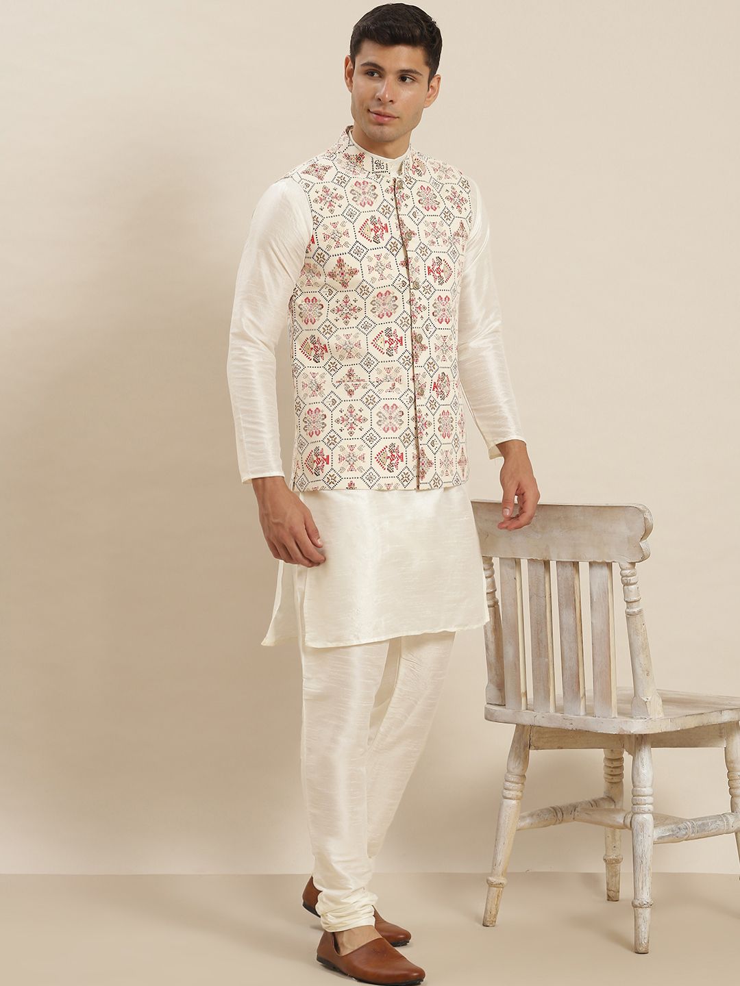SOJANYA Men White Kurta with Churidar & Nehru Jacket