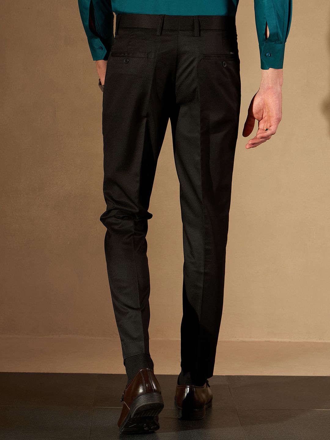 DENNISON Men Black Solid Smart Tapered Fit Easy Wash Pleated Cotton Formal Trousers