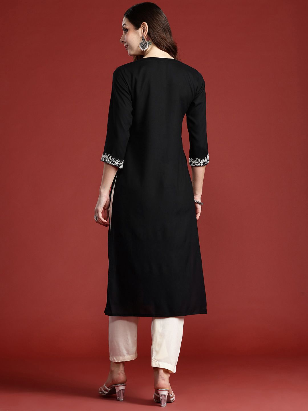 Indo Era Women Paisley Embroidered Thread Work Kurta