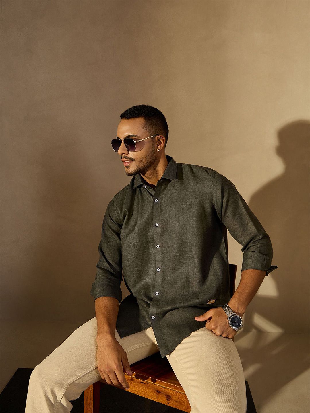 DENNISON Men Solid Spread Collar Oversized Smart Casual Shirt