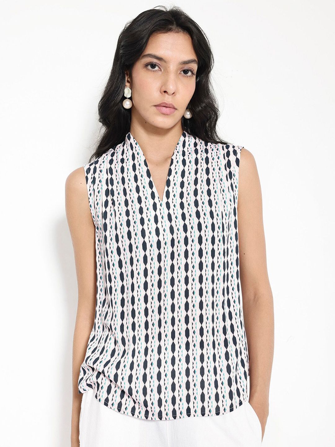 Rareism Geometric Printed V-Neck Cotton Top