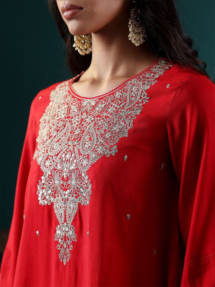 Varanga Women Floral Embroidered Regular Kurta with Trousers & With Dupatta