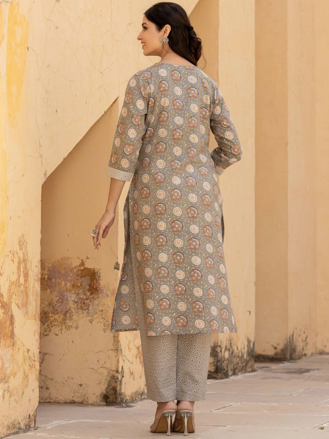 Varanga Women Floral Printed Regular Mirror Work Kurta with Trousers & With Dupatta