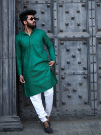 SOJANYA Men Green Solid Straight Kurta