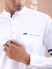 The Indian Garage Co Men White Solid Kurta with stripe detail