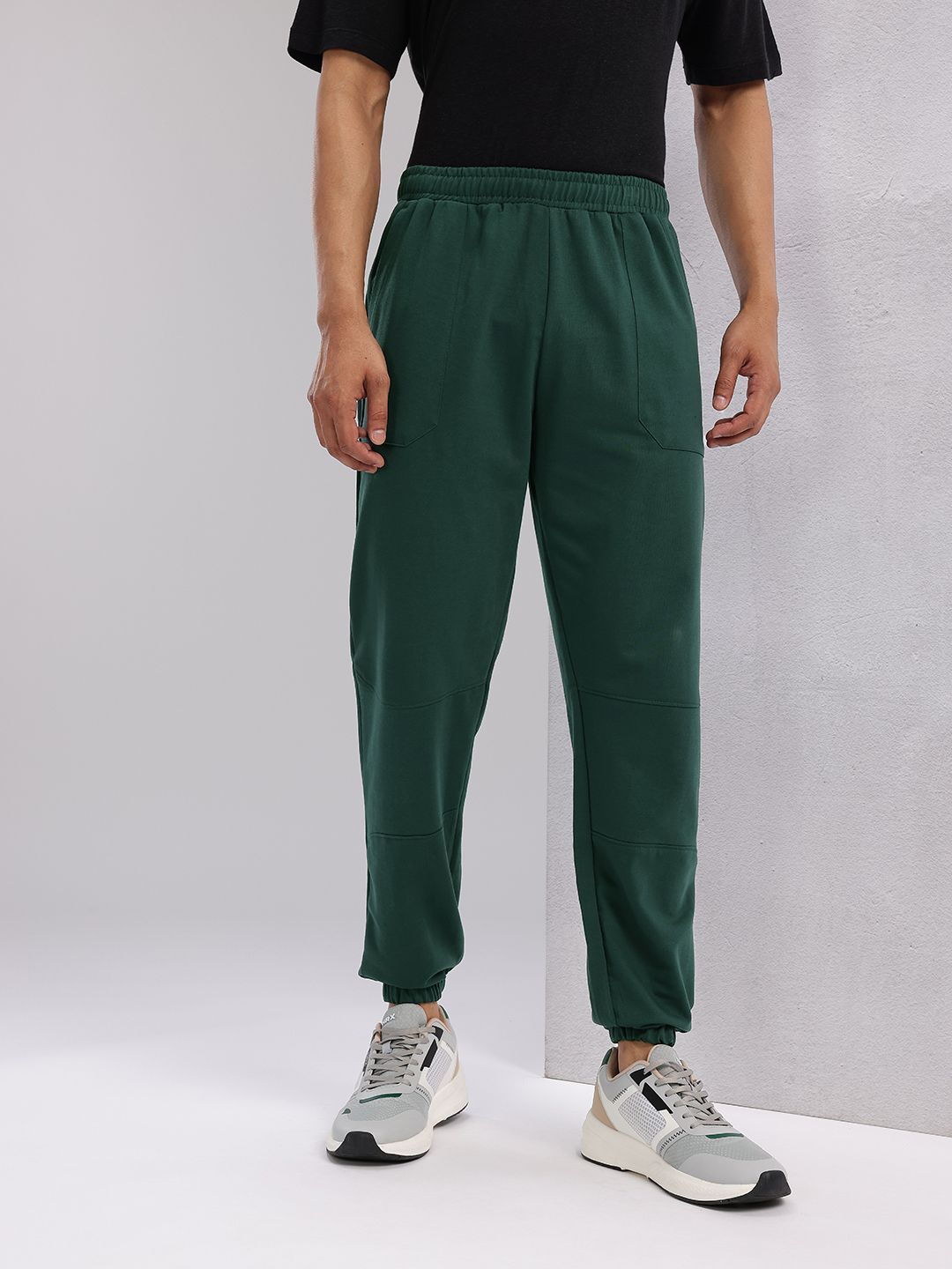 HRX by Hrithik Roshan Men Panelled Mid-Rise Regular Fit Lifestyle Joggers