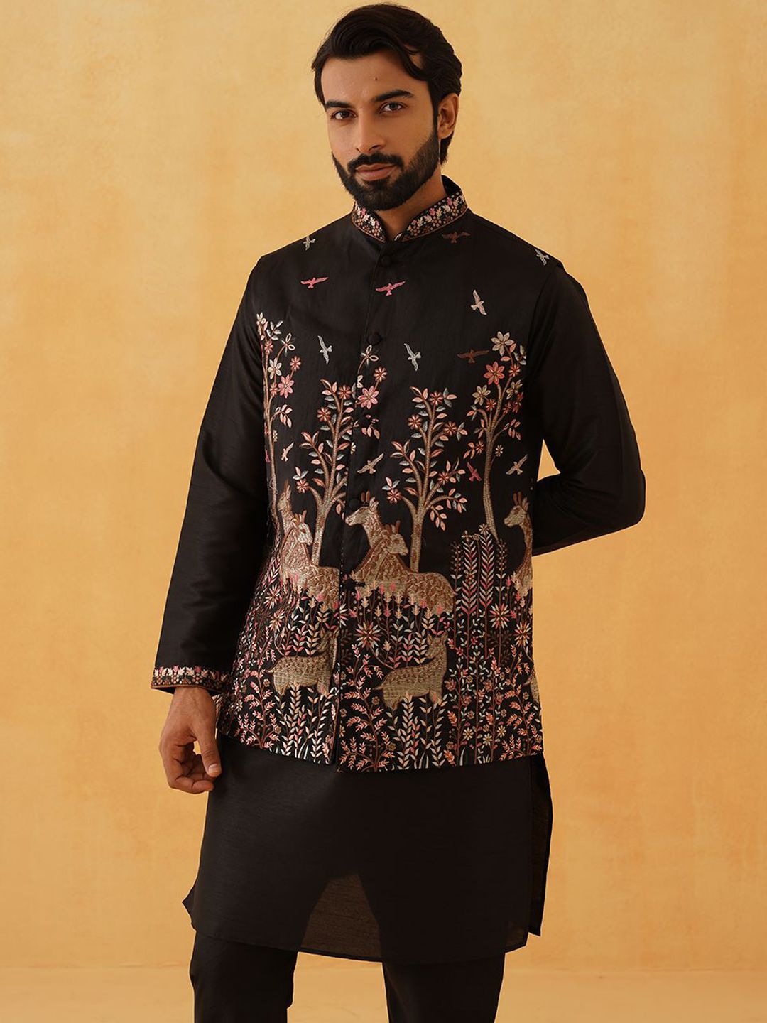 SOJANYA LUXE Thread Work Silk Cotton Straight Kurta dengan Piyama & Jaket Nehru