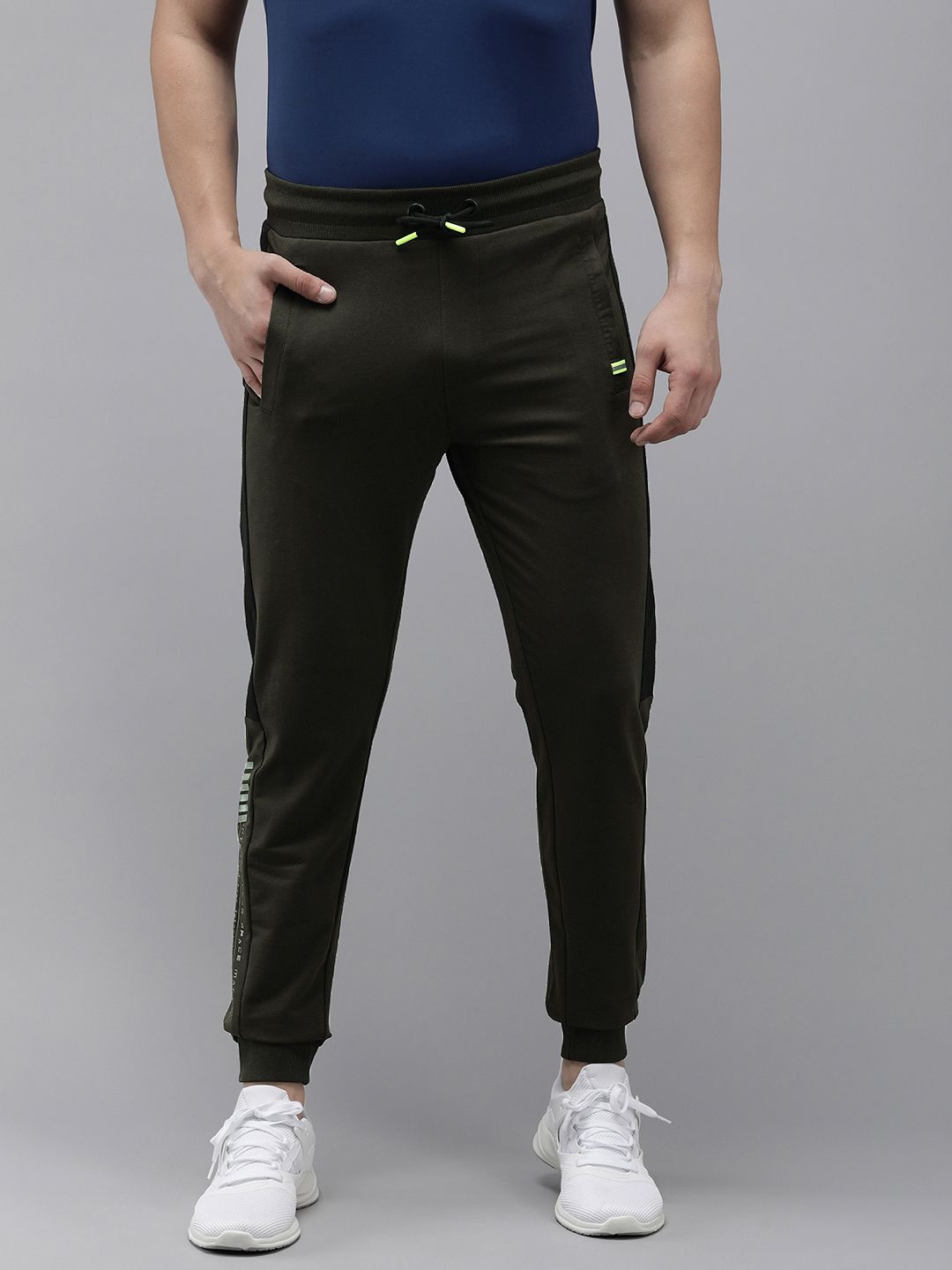 Spykar Men Pepejal Mid-Rise Slim Fit Applique Joggers