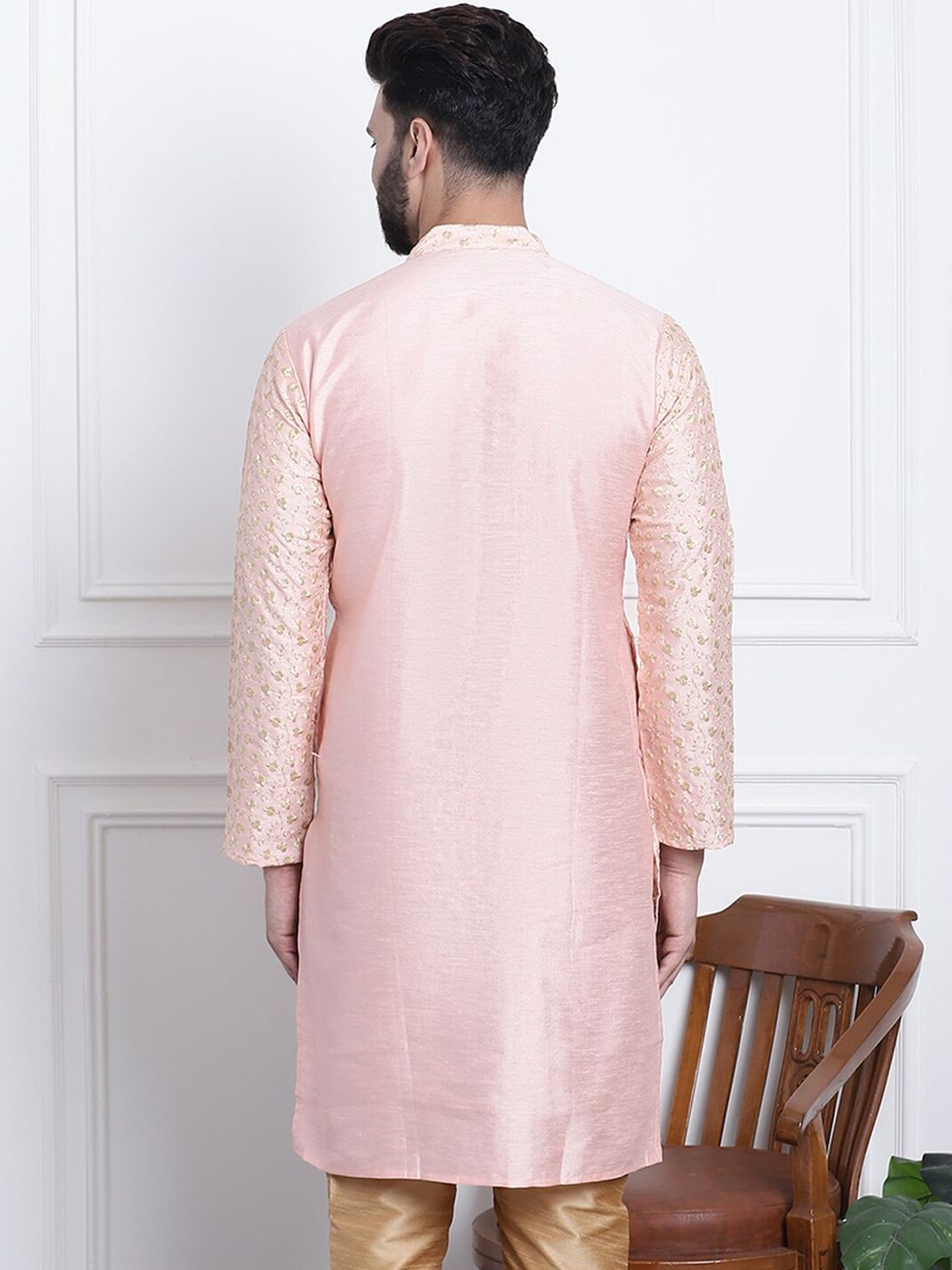 SOJANYA Floral Embroidered Straight Kurta