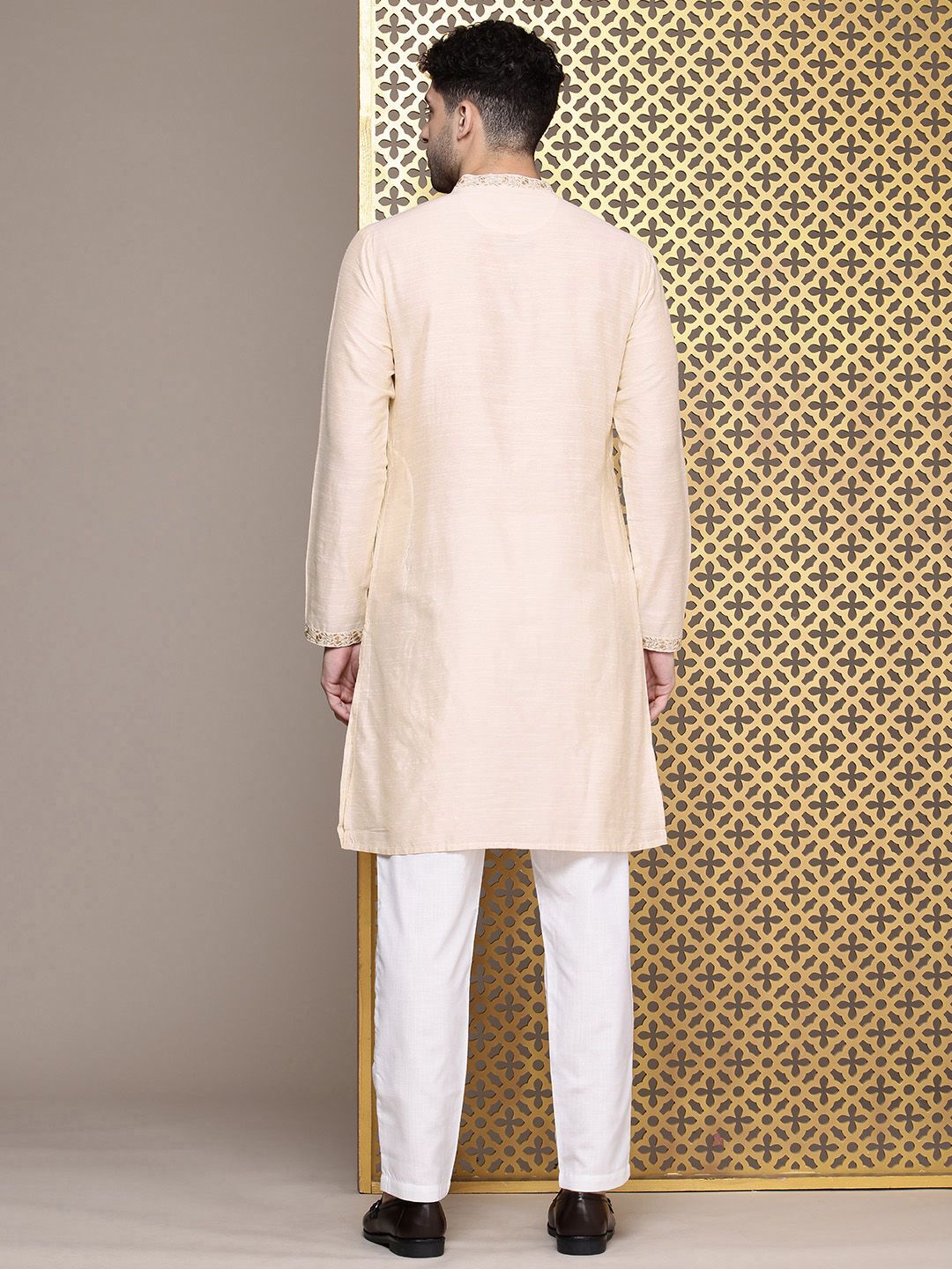 House of Pataudi Men Jashn Ethnic Motifs Yoke Design Zari work Kurta With Trousers