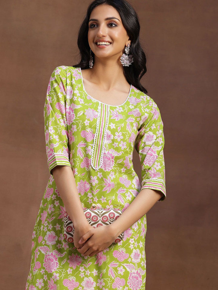 Libas Women Floral Printed Gotta Patti Floral Kurta