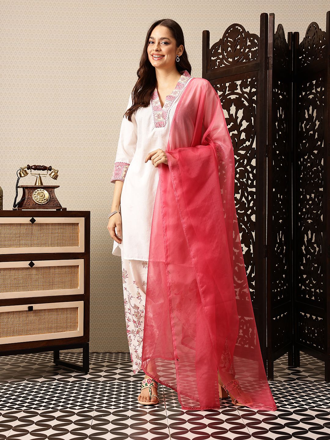 House of Pataudi Floral Regular Pure Cotton Jashn Kurta with Trousers & With Dupatta