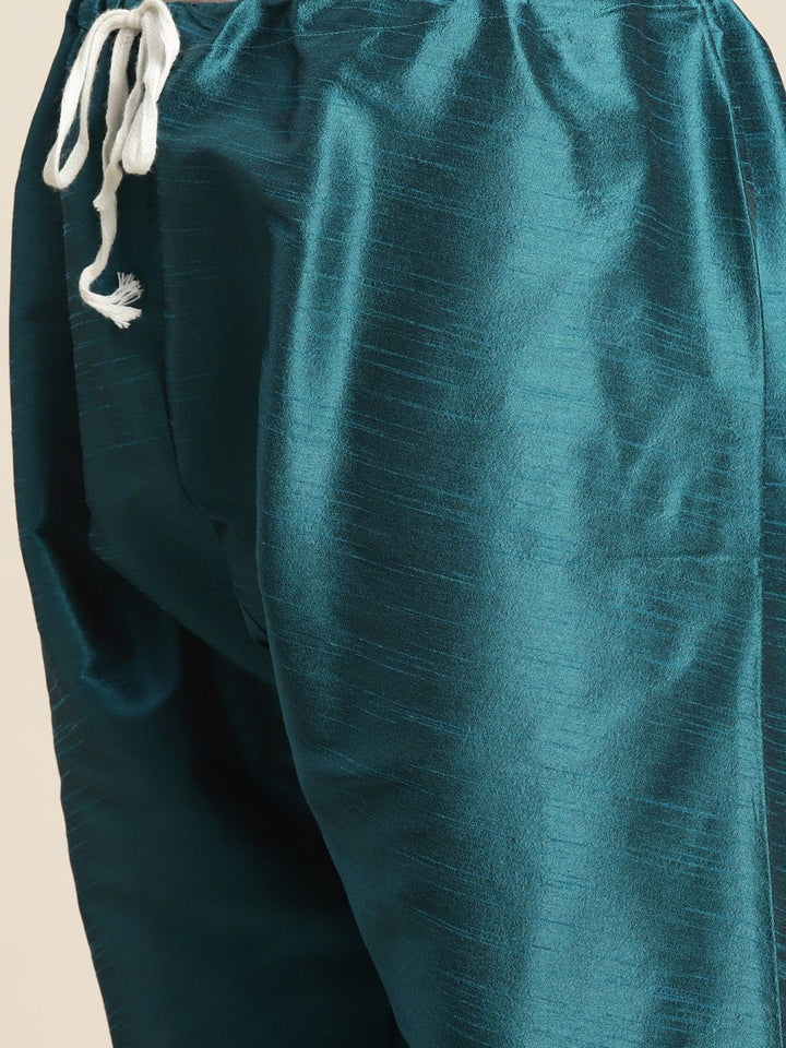 SOJANYA Men Green Kurta with Churidar