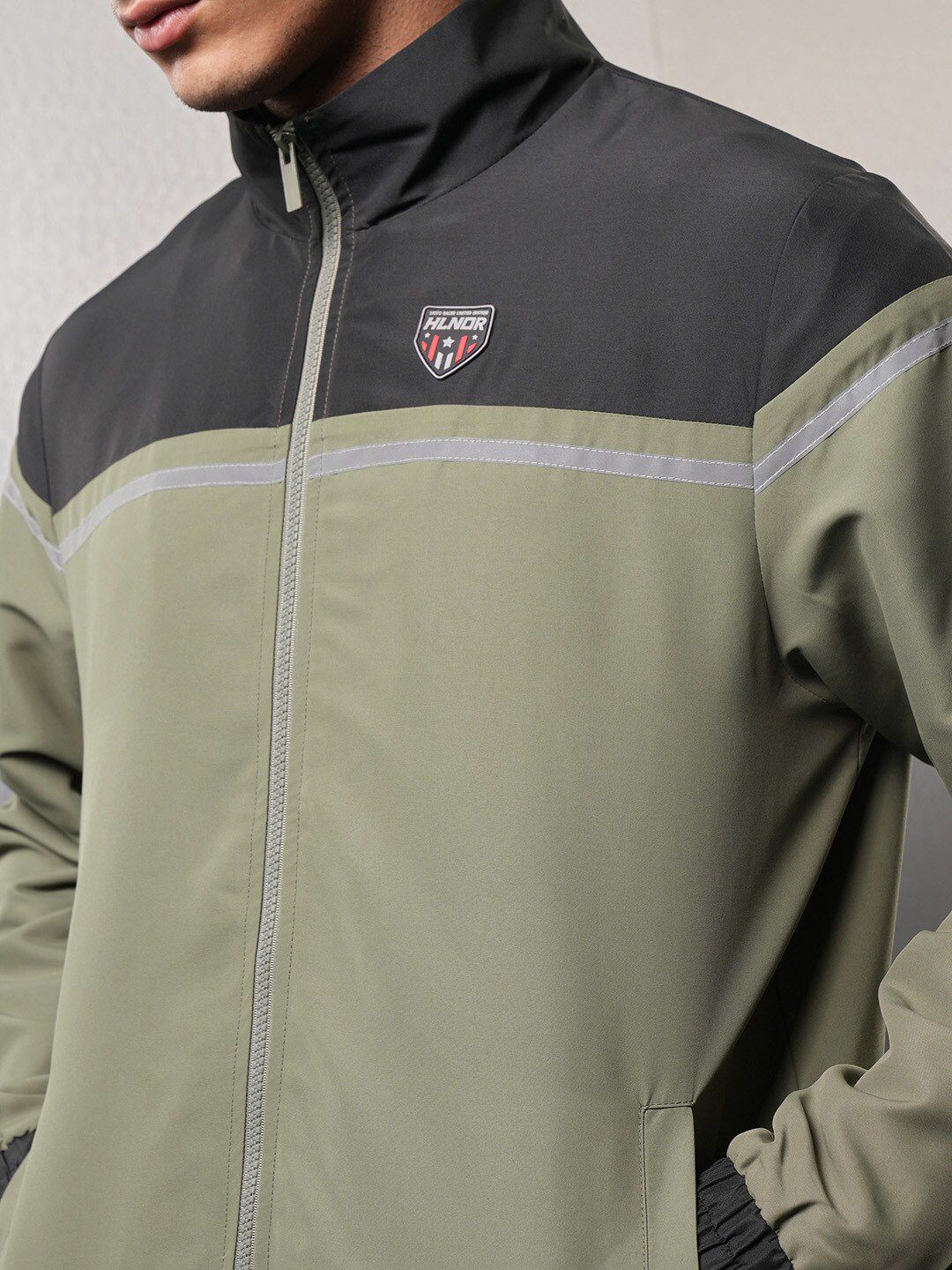 HIGHLANDER Men Colourblocked Sporty Jacket with Patchwork