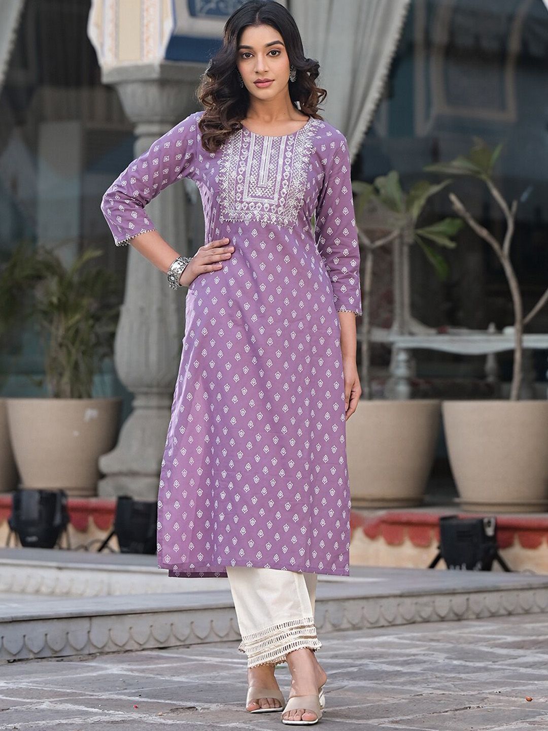 Varanga Ethnic Motifs Printed Sequinned Cotton Straight Kurta