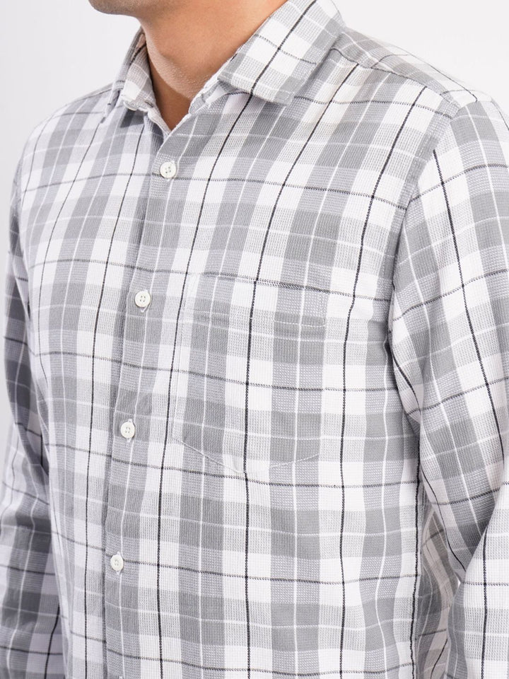 Bene Kleed Men Buffalo Checked Spread Collar Pure Cotton Casual Shirt